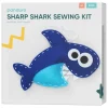 DIY-kit Sharp Shark – sy en sød haj af filt! Længde ca. 20 cm