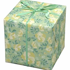 Gavepapir på rulle 10 m × 57 cm – lysegrønt papir med masser af blomster