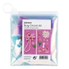 Kit med alt, hvad du skal bruge til at lave et sejt taskevedhæng/nøglering – rosa blomst