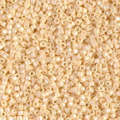 MIYUKI Delica 11/0 creme 5g – DB0157 Opaque Cream AB