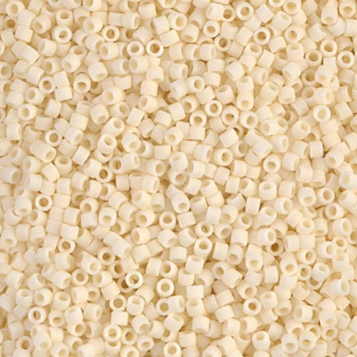 MIYUKI Delica 11/0 creme m 5g – DB0762 Opaque Cream Matted