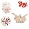 Pins, badges, 4 stk. gyldne og farverige små mini-brocher med attitude – og en vandmand!
