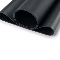 Skrivebordsunderlag af PU–læder/kunstlæder, sort. Mål: 90×43×0,2 cm