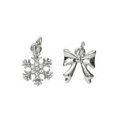 2 sølvfarvede vedhæng/charms snefnug med simili Ø11 mm, sløjfe 12,5×11 mm