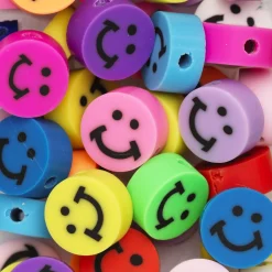 Smileyperler af ler, ca. 100 stk. farvestrålende og detaljerede perler, ca. Ø1 cm