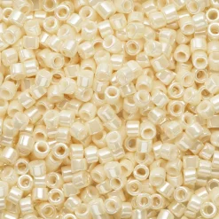 TOHO-perler 11/0 – lys muslingeskal, 123 Opaque lustered light beige