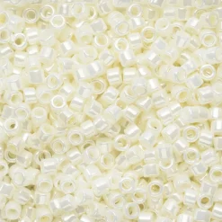 TOHO-perler 11/0 – offwhite glans, 122 Opaque lustered white